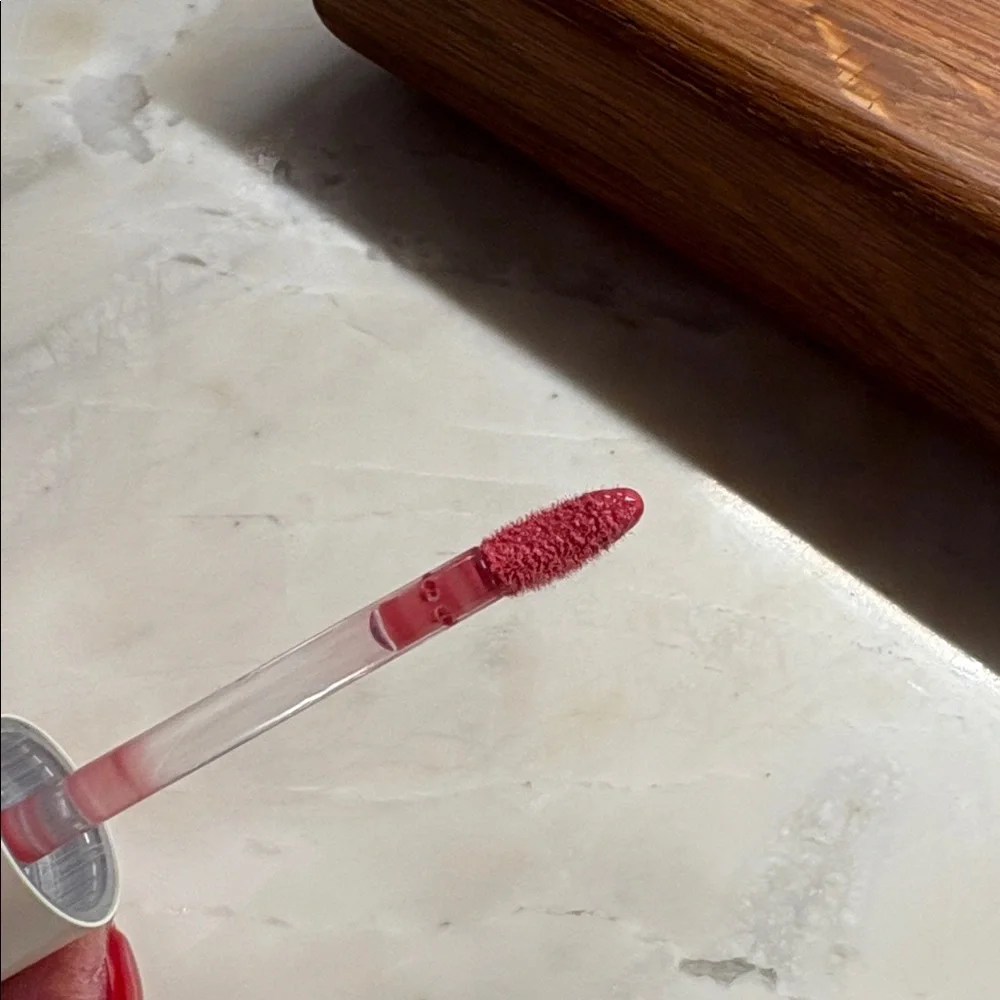 ILIA Balmy Gloss Tinted Lip Oil in the shade Tahiti. NEW Full size